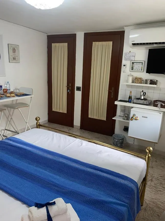 B&B House S. Ferdinando Napoli 0*,